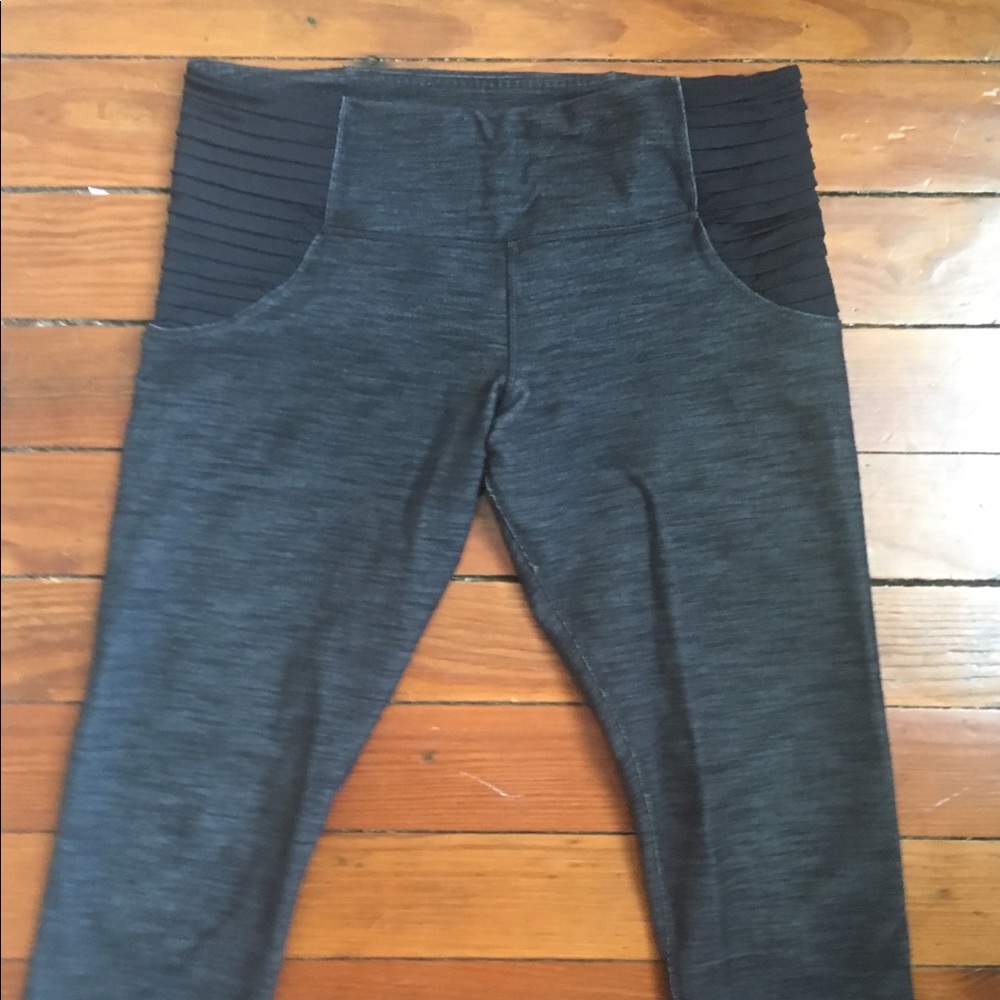 **CCO SALE** Lululemon cropped yoga pants